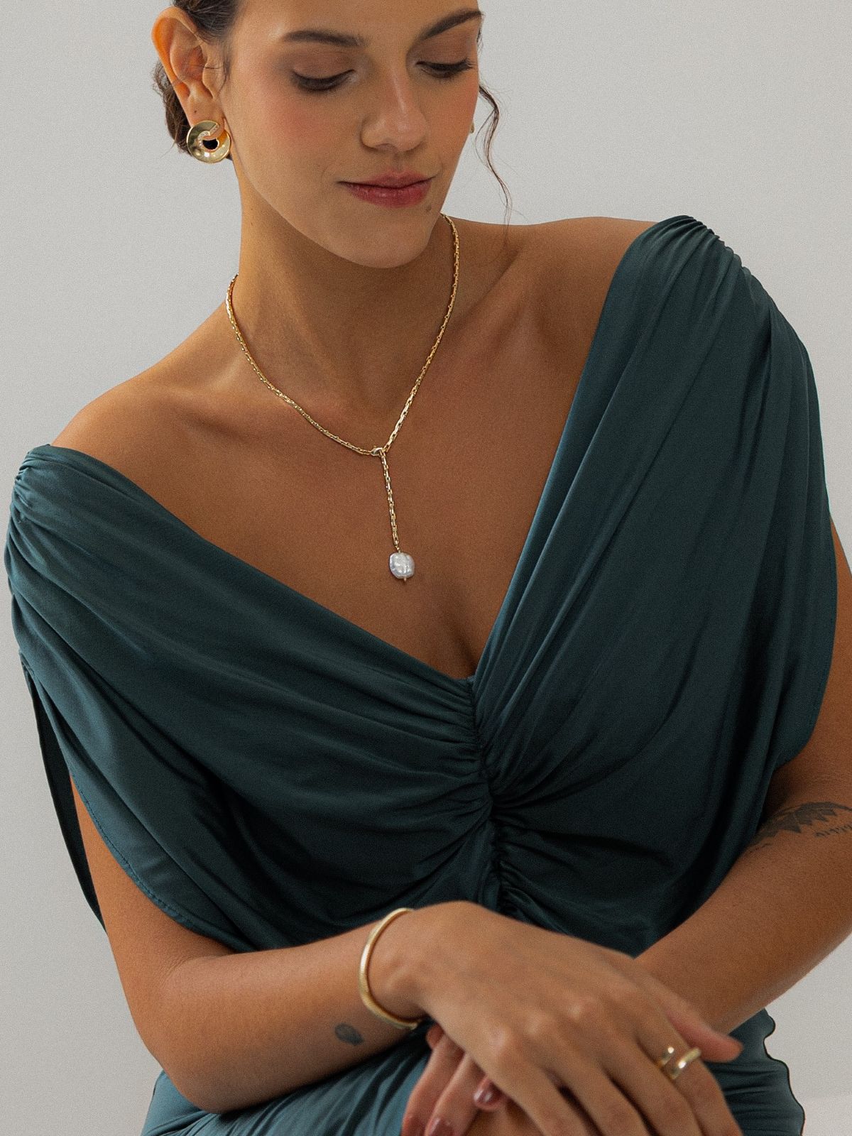 Gold Lariat Necklace with Natural Pearl
